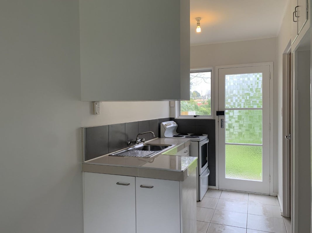 3/11 Alston Avenue, Kelston, Auckland - Carousel 1
