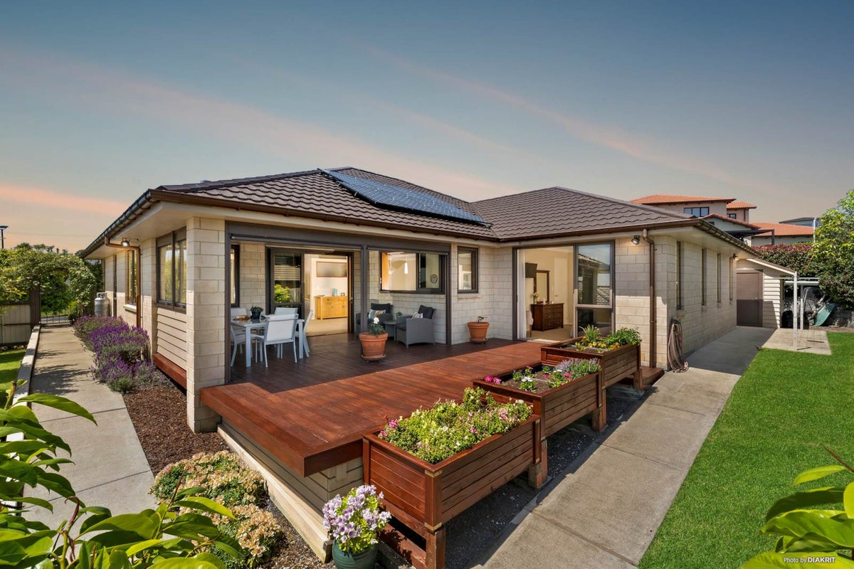 20 Liberty Crescent, Beachlands, Auckland - Carousel 2