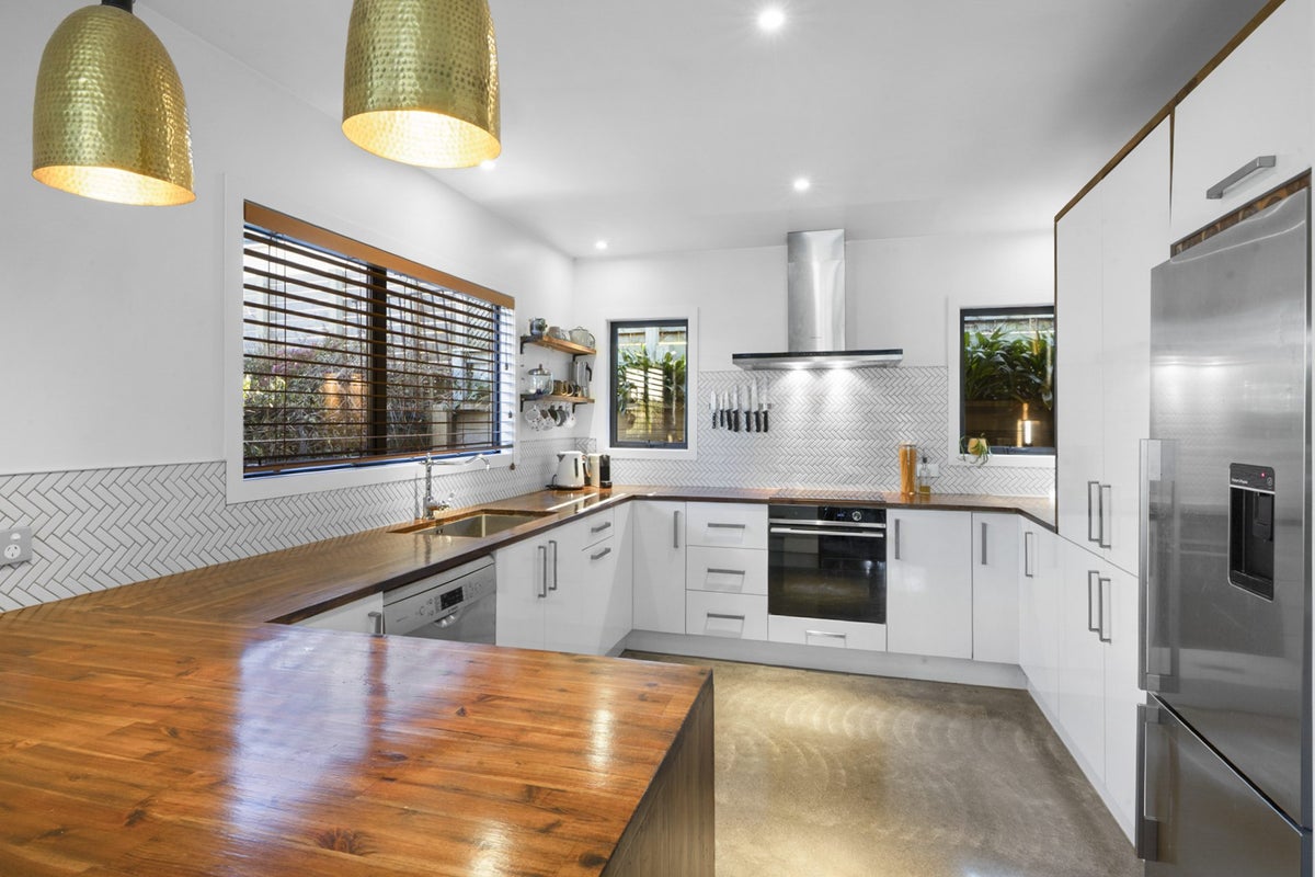 4A Awanui Street, Merrilands, New Plymouth - Carousel 2