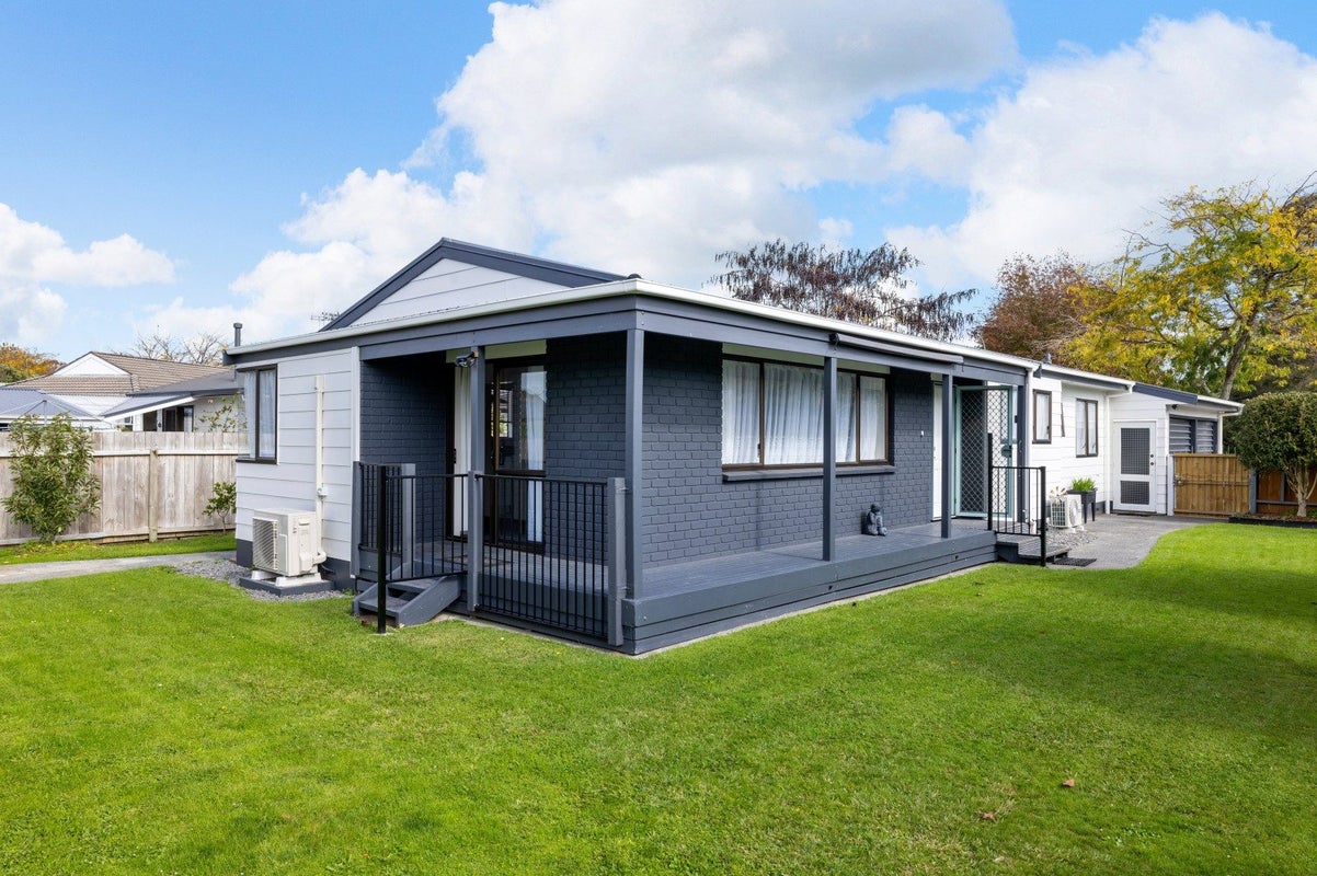 63 Waterford Road, Fitzroy, Hamilton - Carousel 1