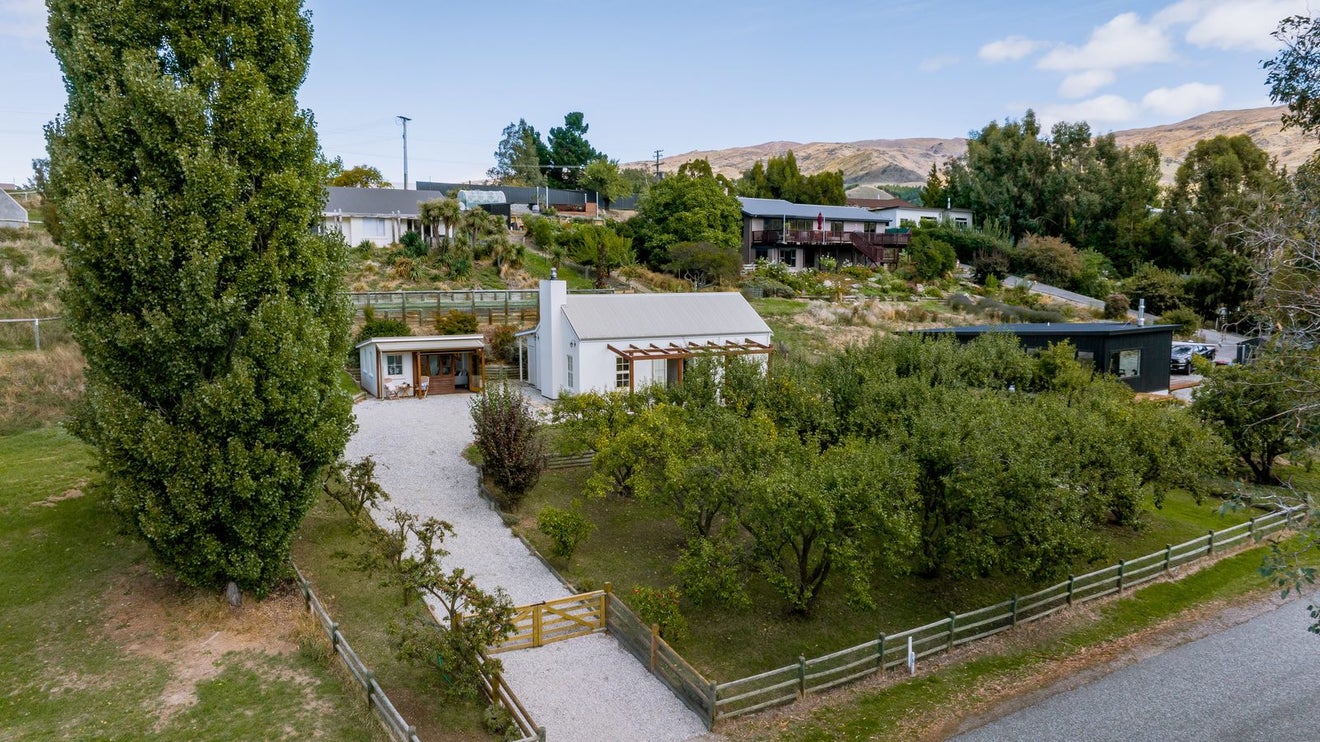 25 Domain Road, Bannockburn, Cromwell - Carousel 2