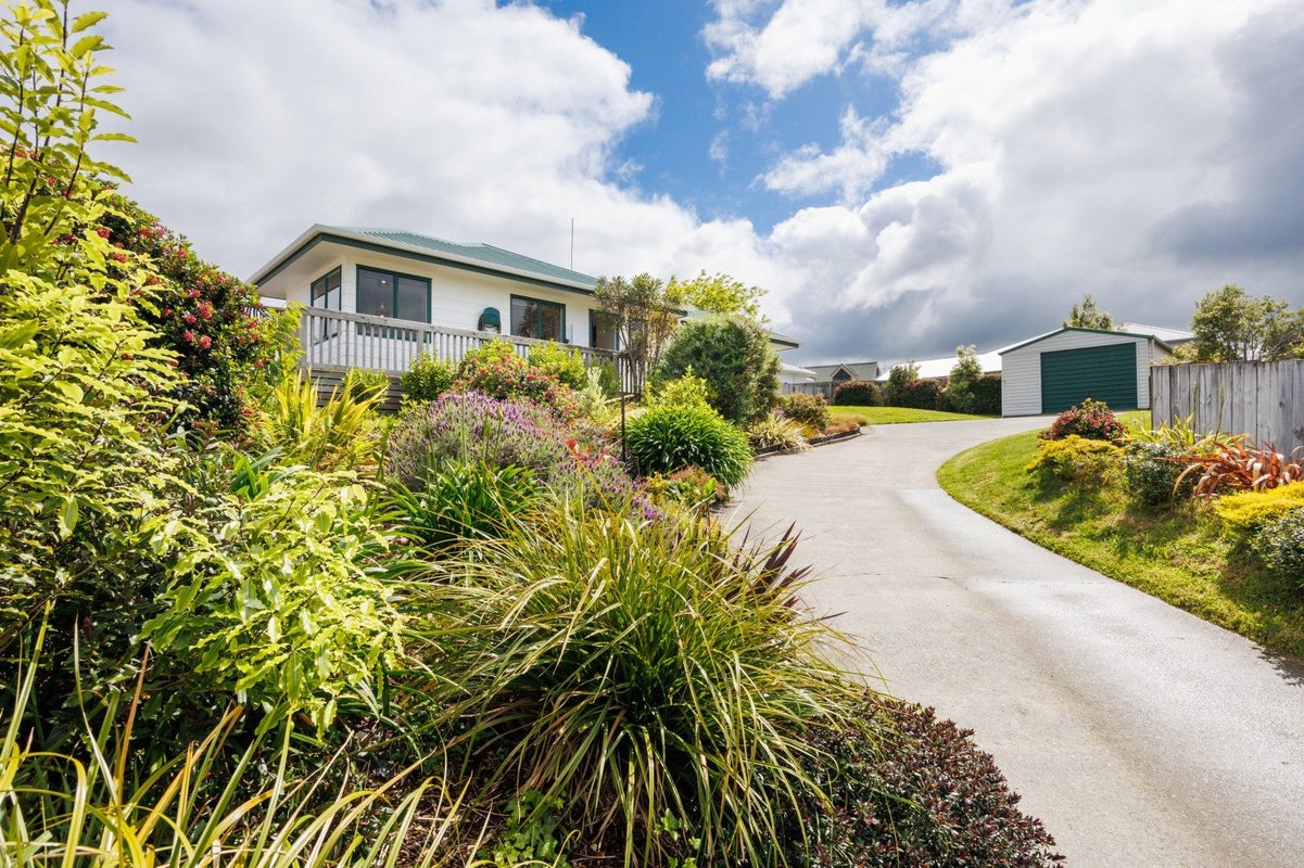 23 Lydia Place, Kelvin Grove, Palmerston North - Carousel 1