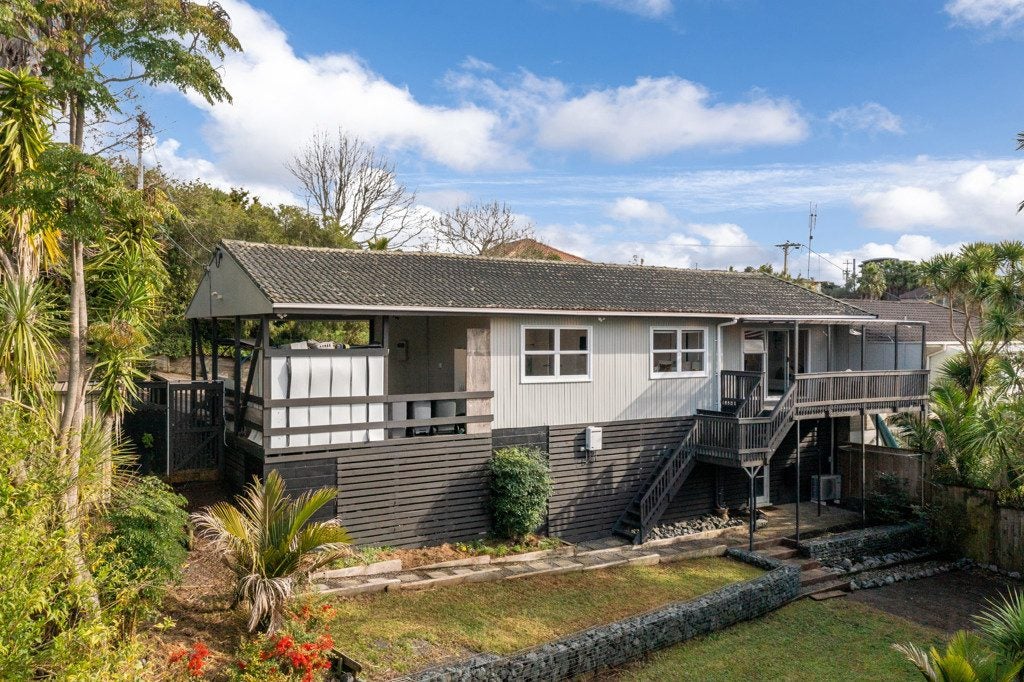 1/649 Beach Road, Rothesay Bay, Auckland - Carousel 1