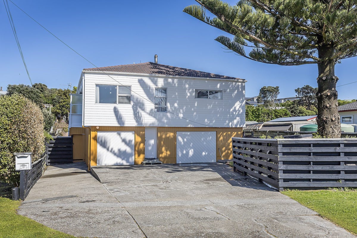 13 Lambley Road, Titahi Bay, Porirua - Carousel 1