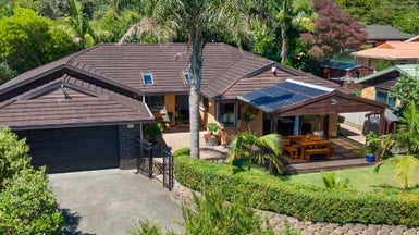 90C Atkinson Road, Titirangi, Auckland - Carousel 1
