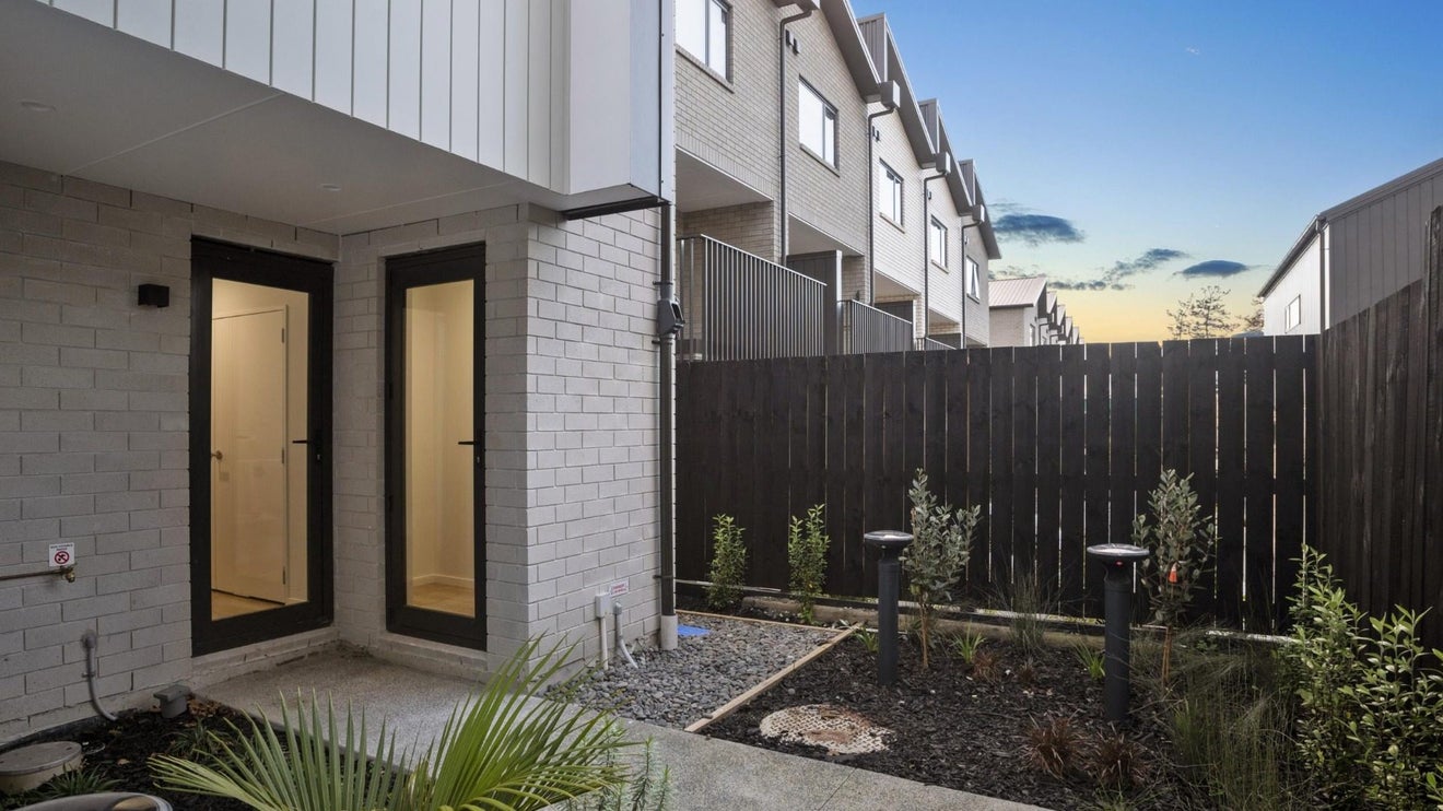 2/30A Westgate Drive, Westgate, Auckland - Carousel 11