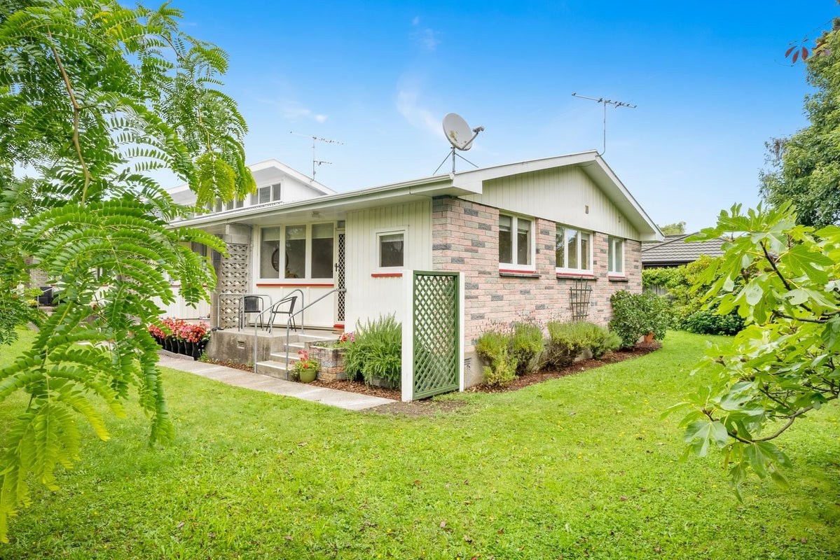 18 Marion Street, Silverstream, Upper Hutt - Carousel 1
