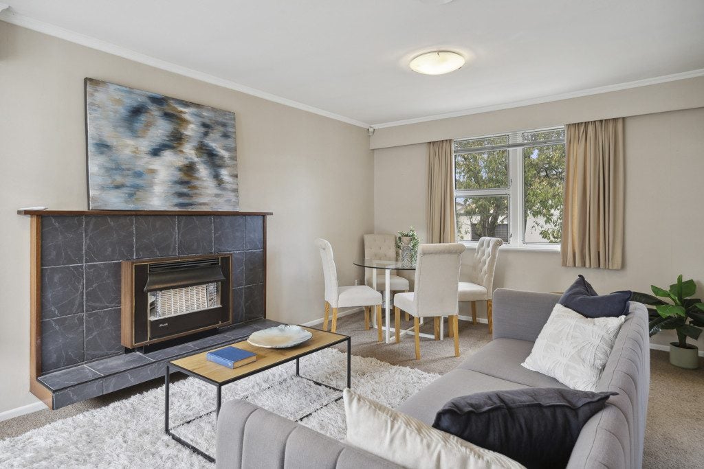 2B Sutherland Avenue, Silverstream, Upper Hutt - Carousel 1