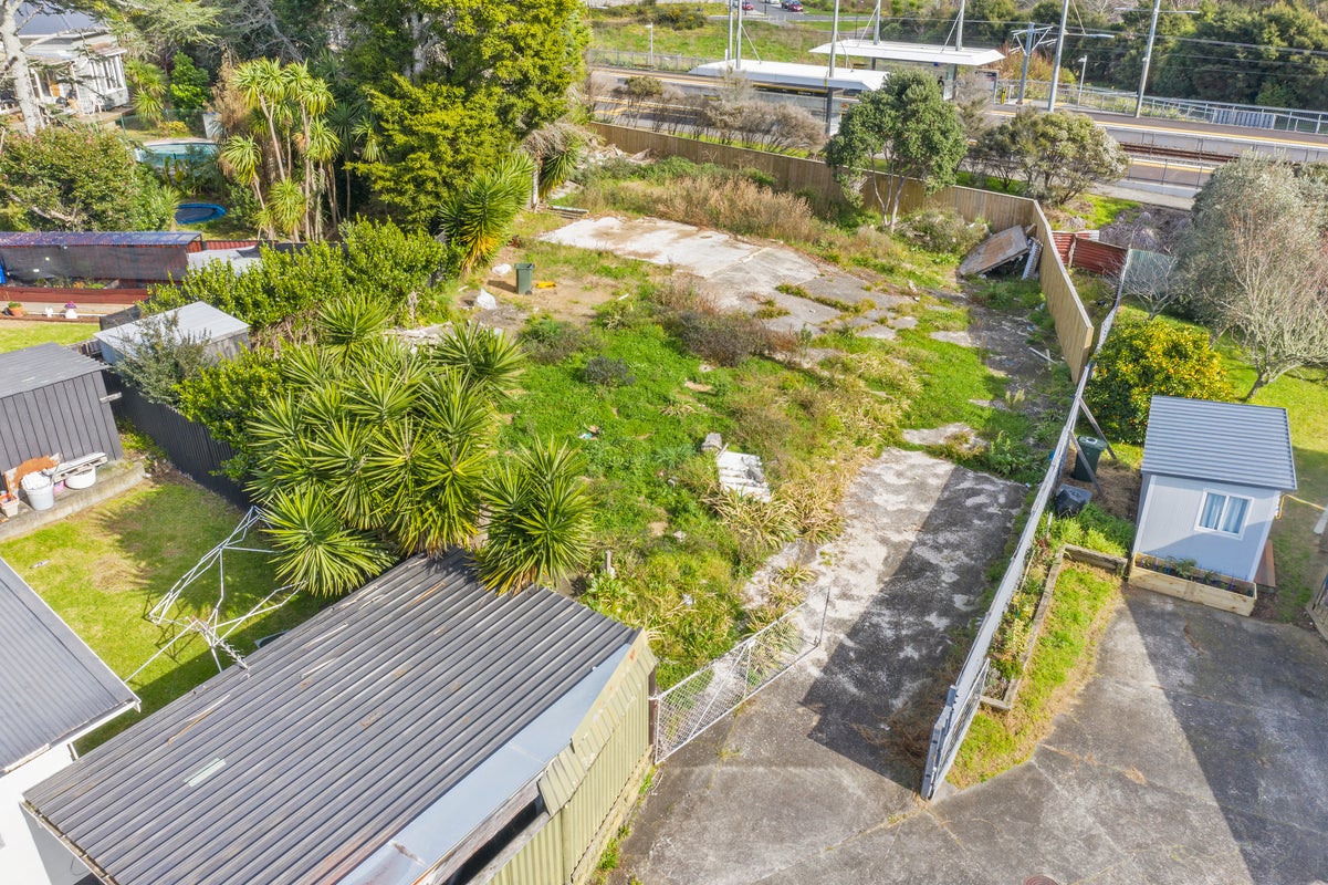 10 Serwayne Place, Sunnyvale, Auckland - Carousel 1