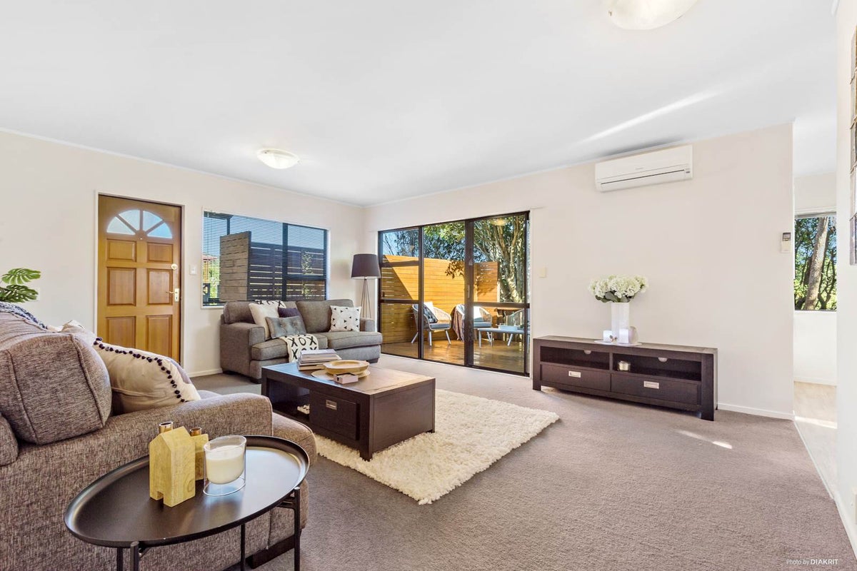 2/25A Avonleigh Road, Green Bay, Auckland - Carousel 2