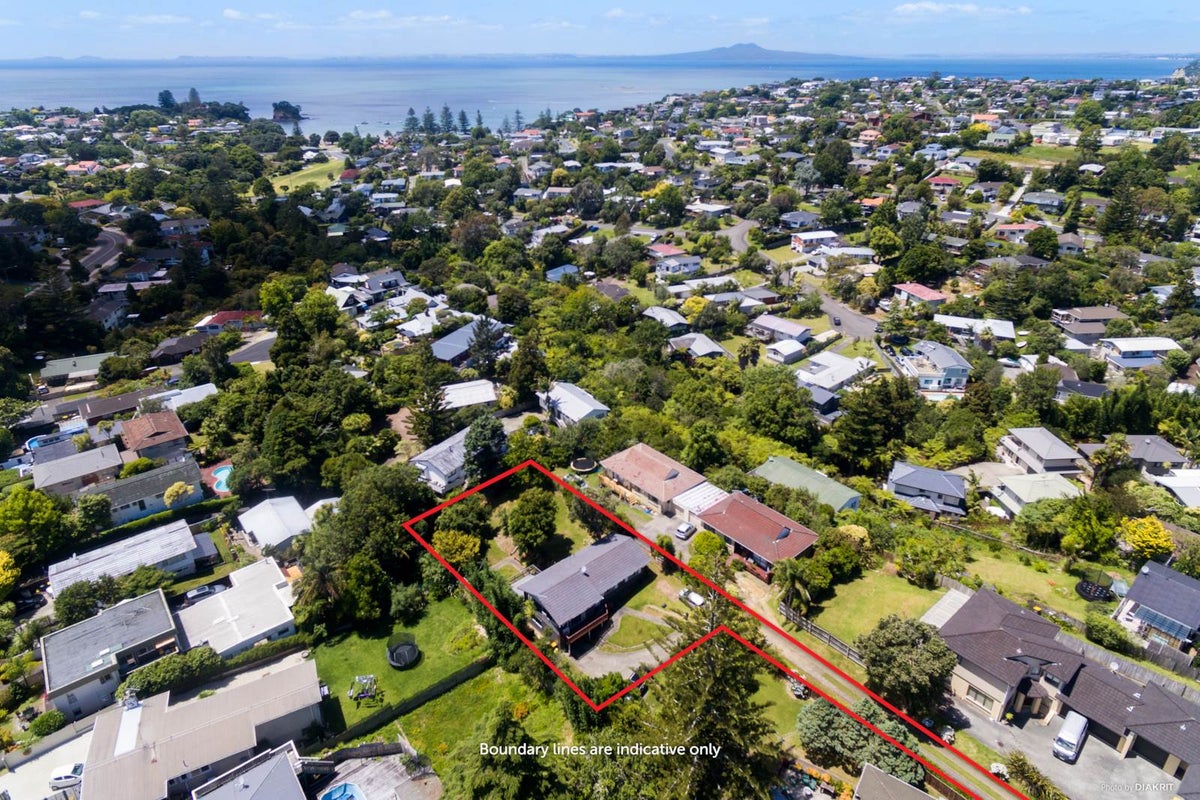 4 Charmaine Road, Torbay, Auckland - Carousel 1
