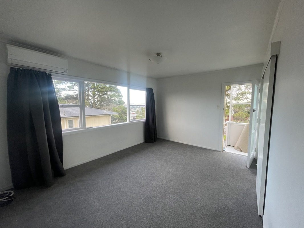 3/12 Strong Street, St Johns, Auckland - Carousel 2
