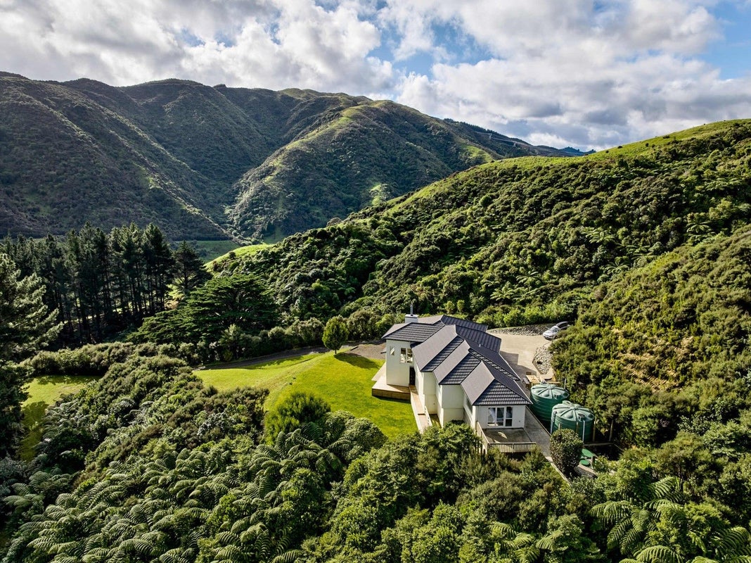 999 Moonshine Road, Judgeford, Porirua - Carousel 2