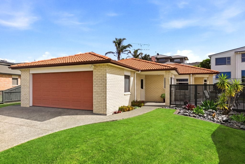 14 Chesterfield Way, Orewa, Orewa - Carousel 2