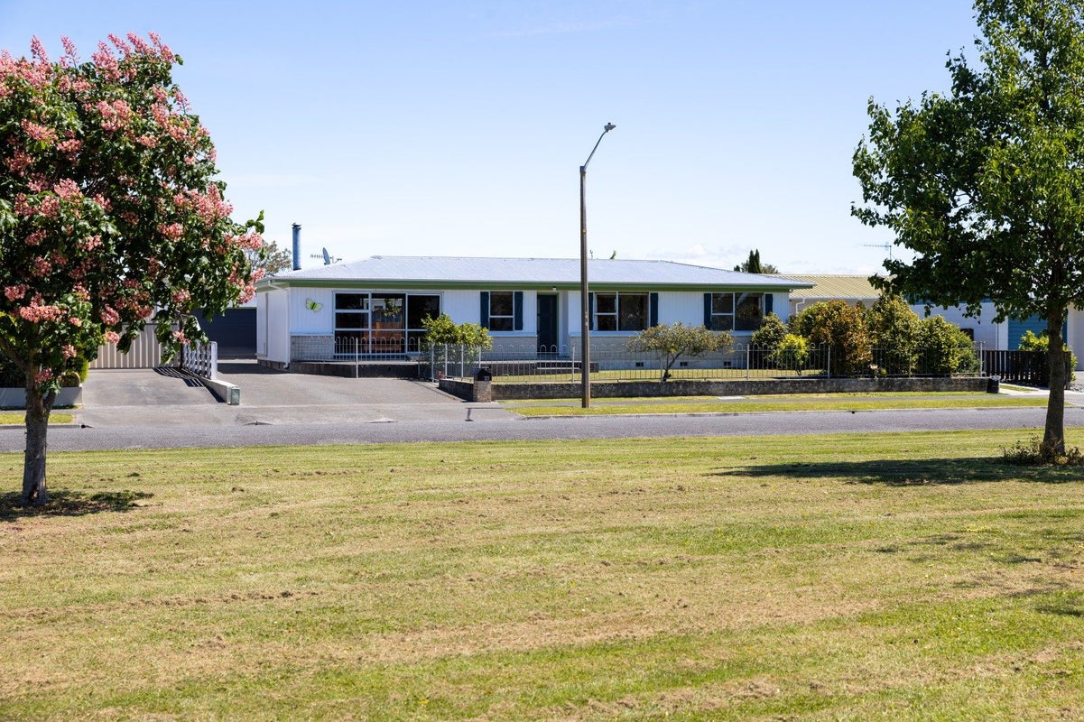 23 Lichfield Crescent, Tamatea, Napier - Carousel 1