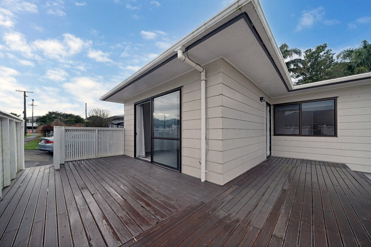 2/18 Gloria Avenue, Te Atatu Peninsula, Auckland - Carousel 2