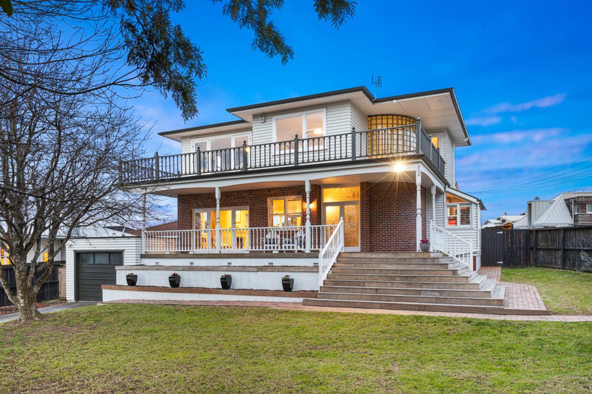 5 Humphrey Kemp Avenue, Henderson, Auckland - Carousel 1