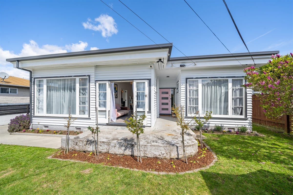 16 Liverpool Street, Trentham, Upper Hutt - Carousel 1