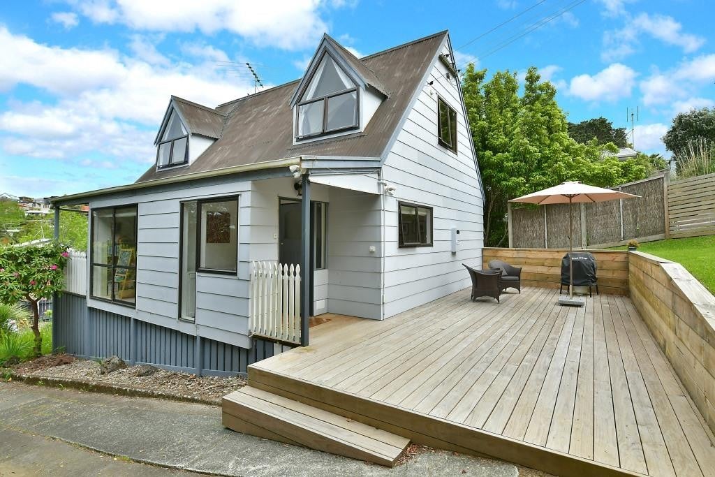 10 Elliston Crescent, Stanmore Bay, Whangaparaoa - Carousel 2