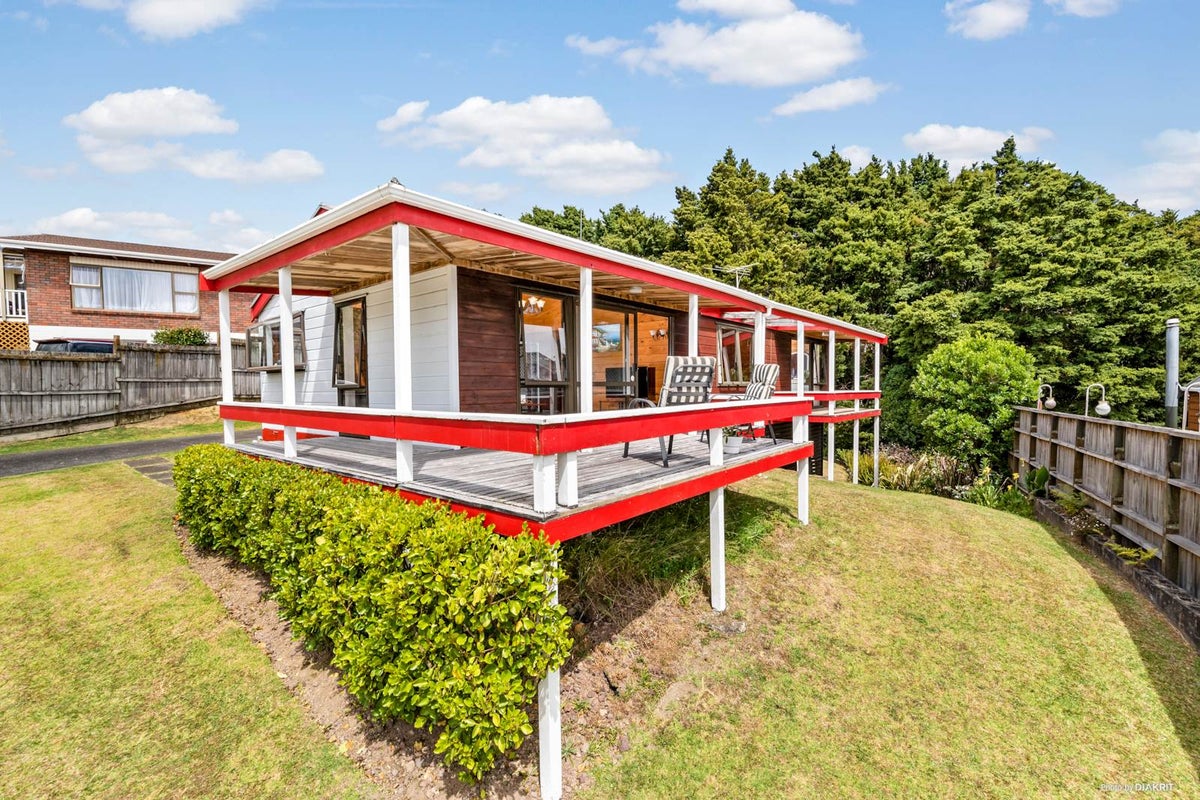 9 Elsted Place, Goodwood Heights, Auckland - Carousel 2