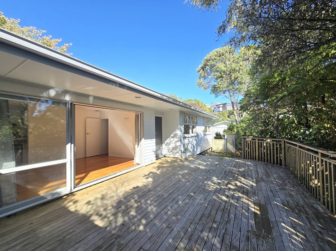 38 Catherine Crescent, Paparangi, Wellington - Carousel 1