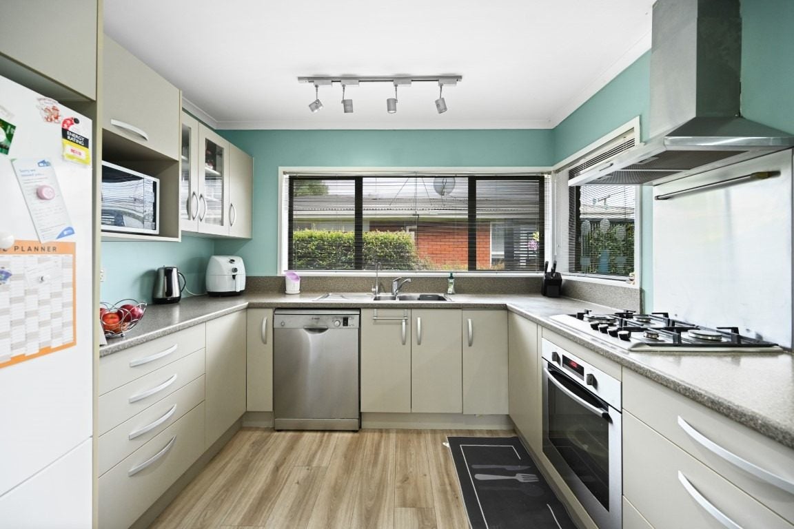 29 Regent Street, Silverdale, Hamilton - Carousel 2