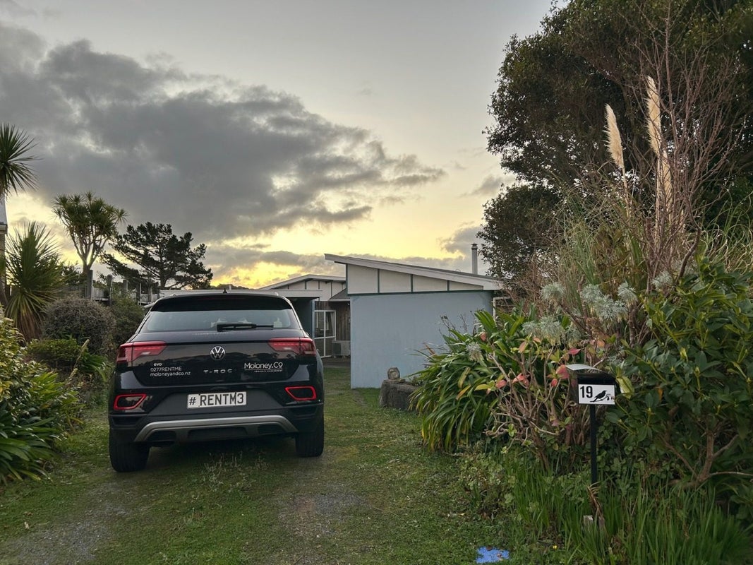 19 The Bollard, Whitby, Porirua - Carousel 24
