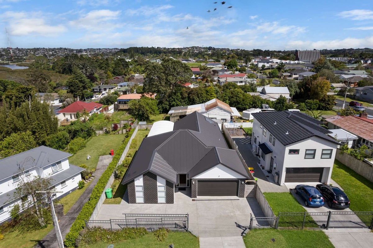 9 River Road, Te Atatu Peninsula, Auckland - Carousel 1