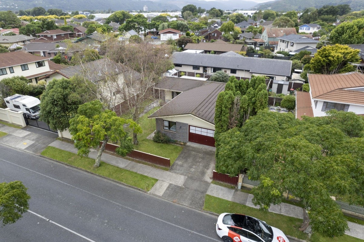 35 Waddington Drive, Naenae, Lower Hutt - Carousel 1