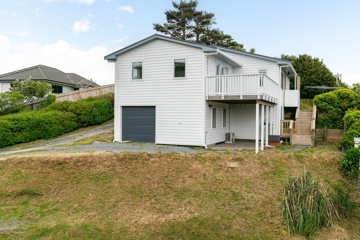 50A Lyndfield Lane, Newlands, Wellington - Carousel 1