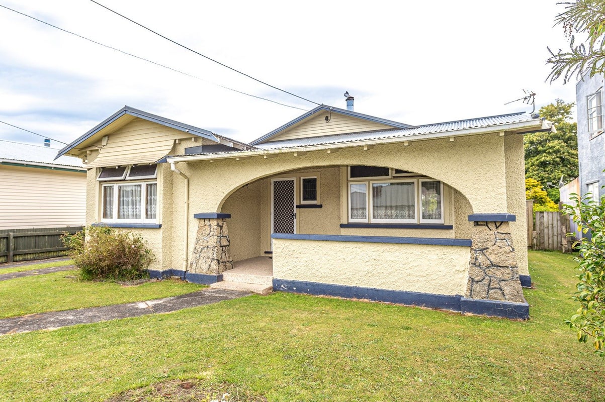 18 Field Street, Aramoho, Whanganui - Carousel 1