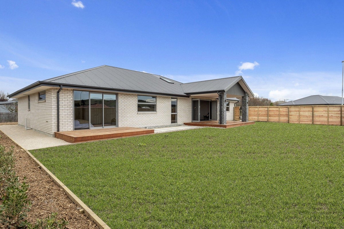 26 Hilton Drive, Amberley, Amberley - Carousel 22
