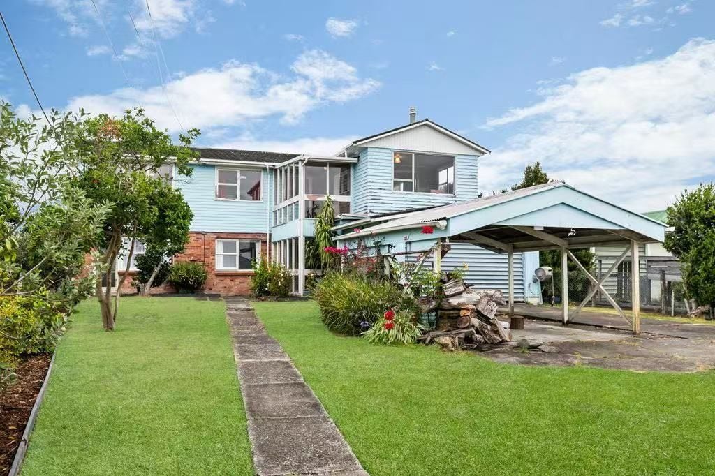 30 Dakota Avenue, Beach Haven, Auckland - Carousel 2