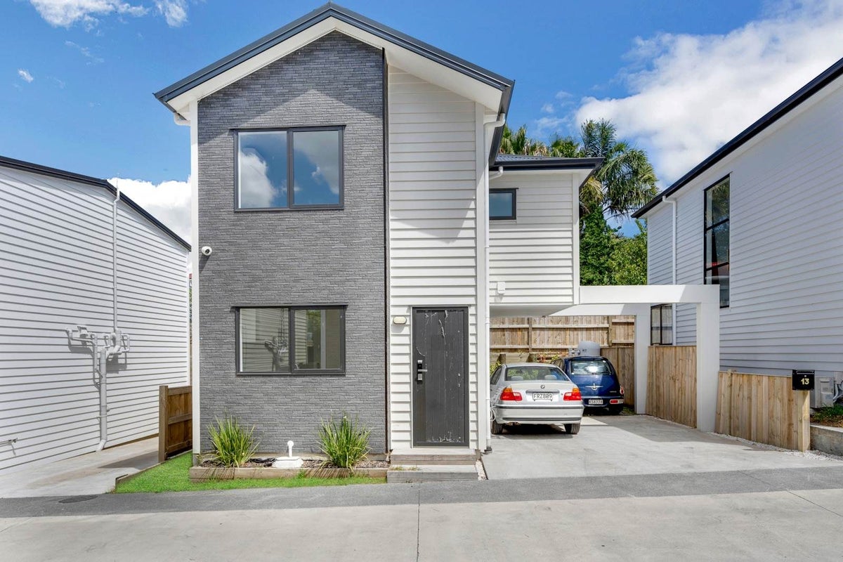 13 Matukutureia Lane, Manurewa, Auckland - Carousel 1