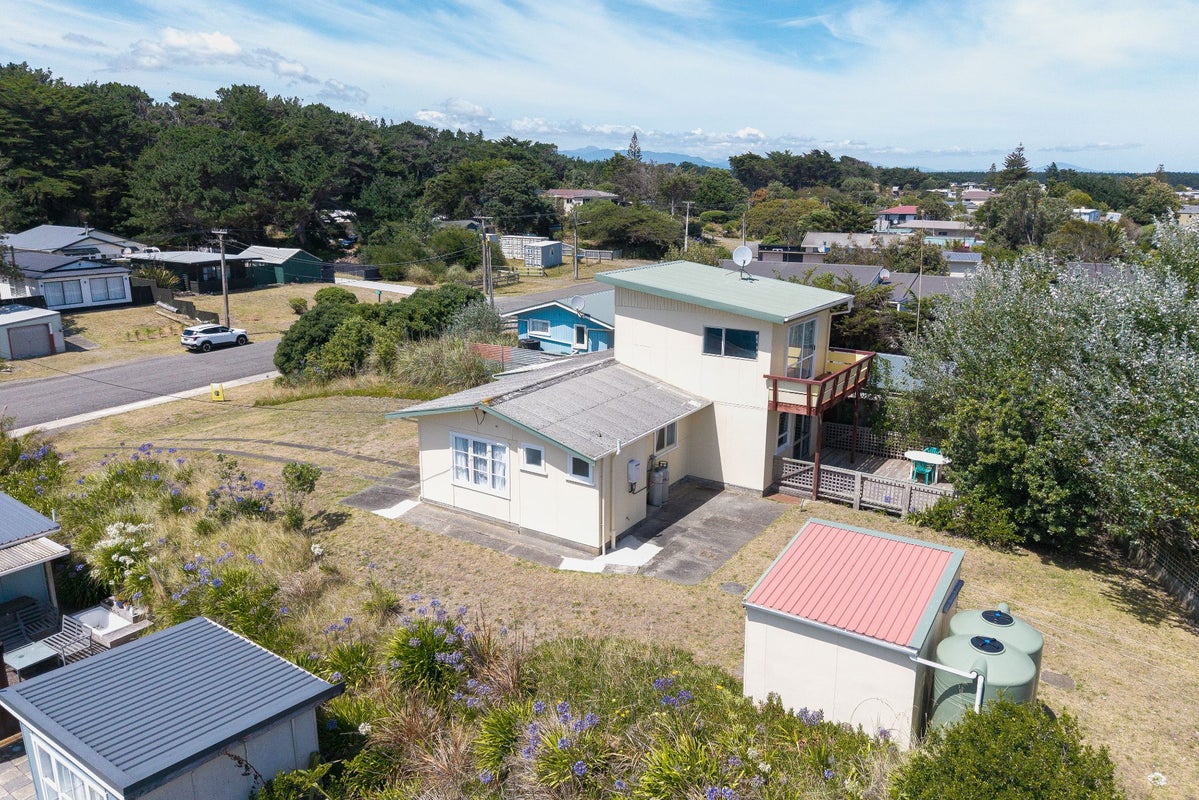 161 Kahukura Avenue, Waitarere Beach, Levin - Carousel 1