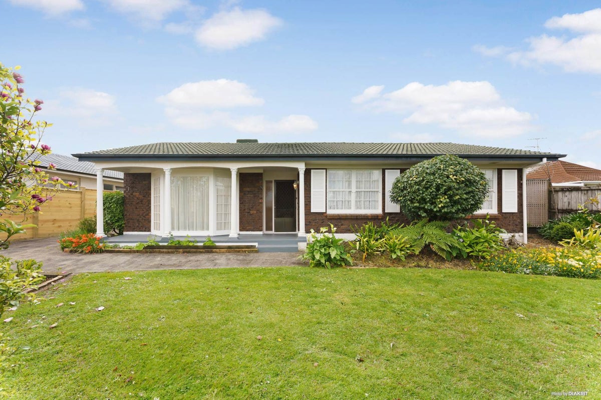 26 MEADWAY, Sunnyhills, Manukau - Carousel 1