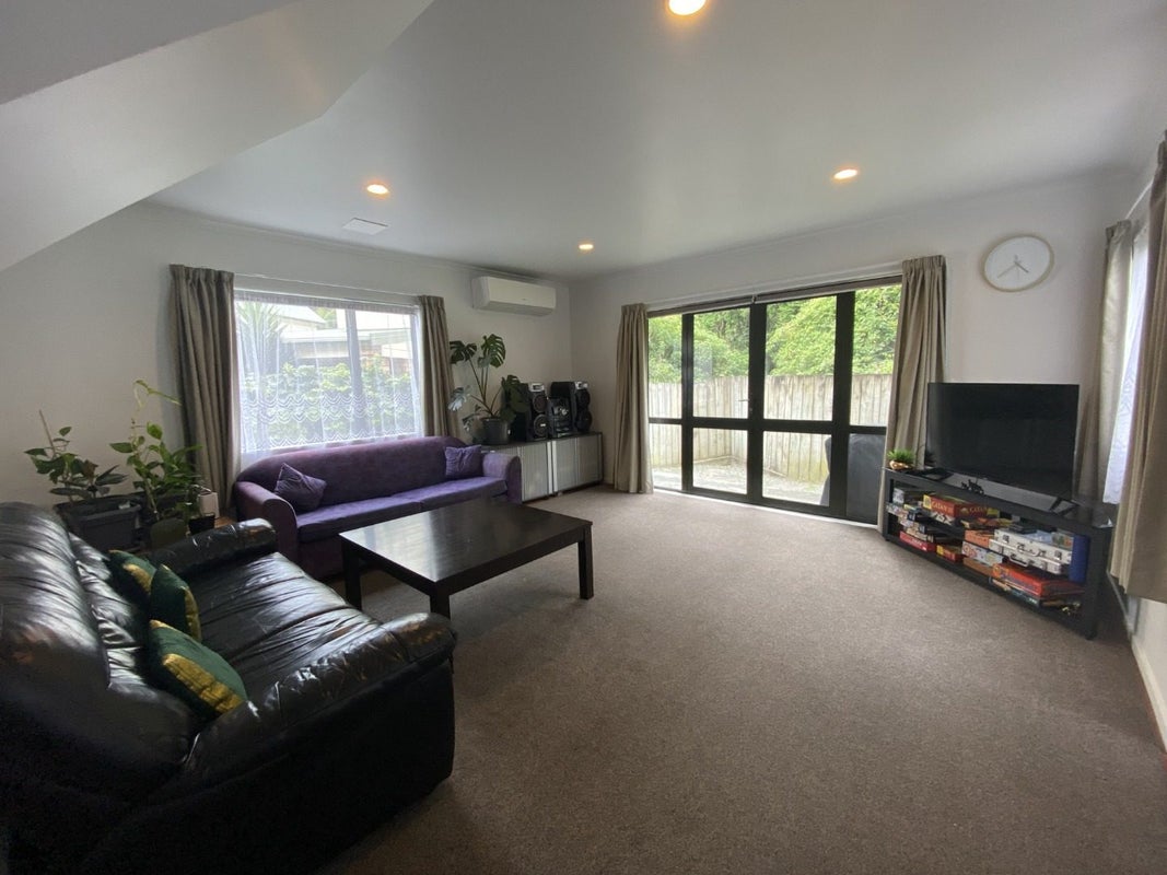 11 Duncan Street, Tawa, Wellington - Carousel 1
