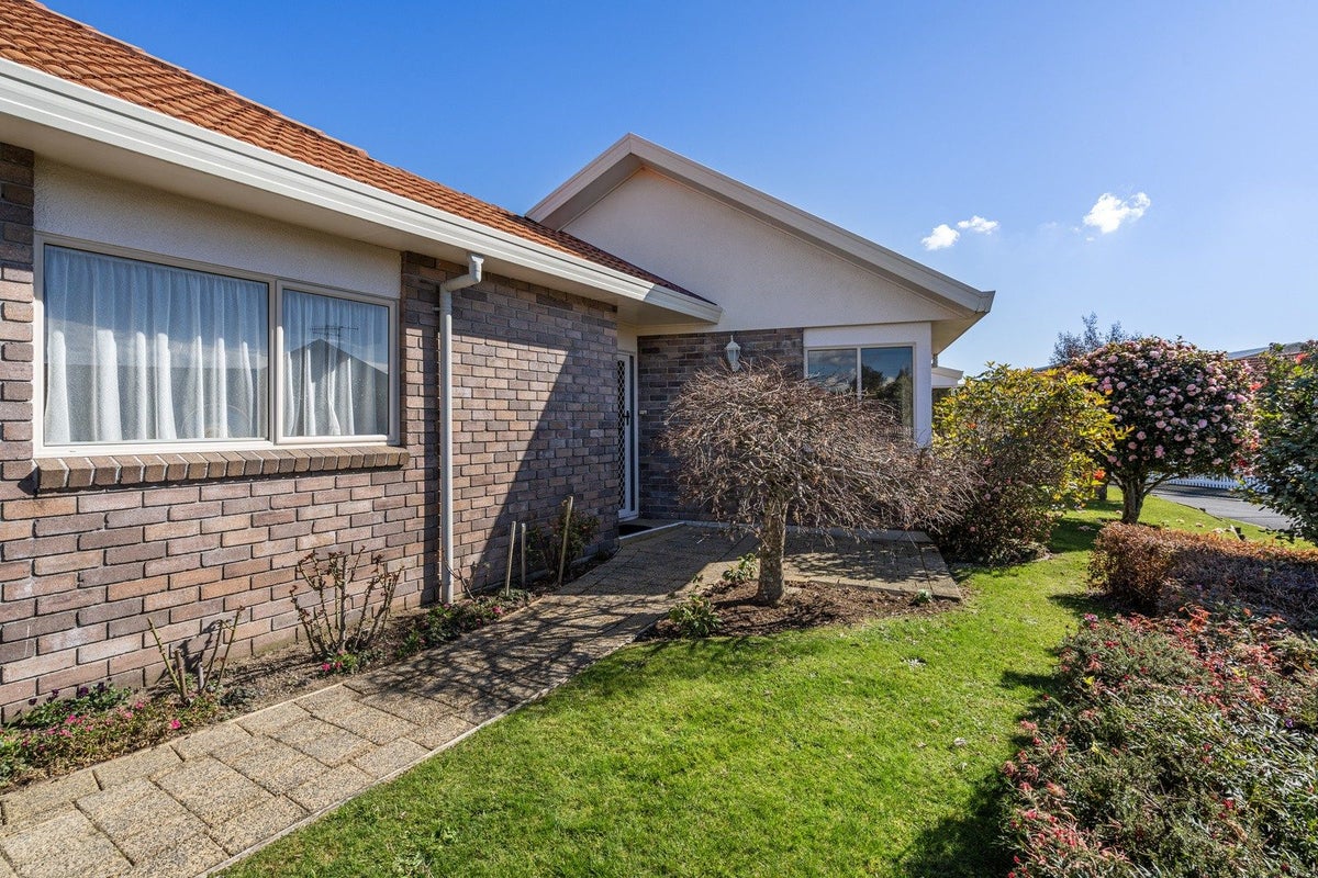 11 Jubilee Drive, Gate Pa, Tauranga - Carousel 1