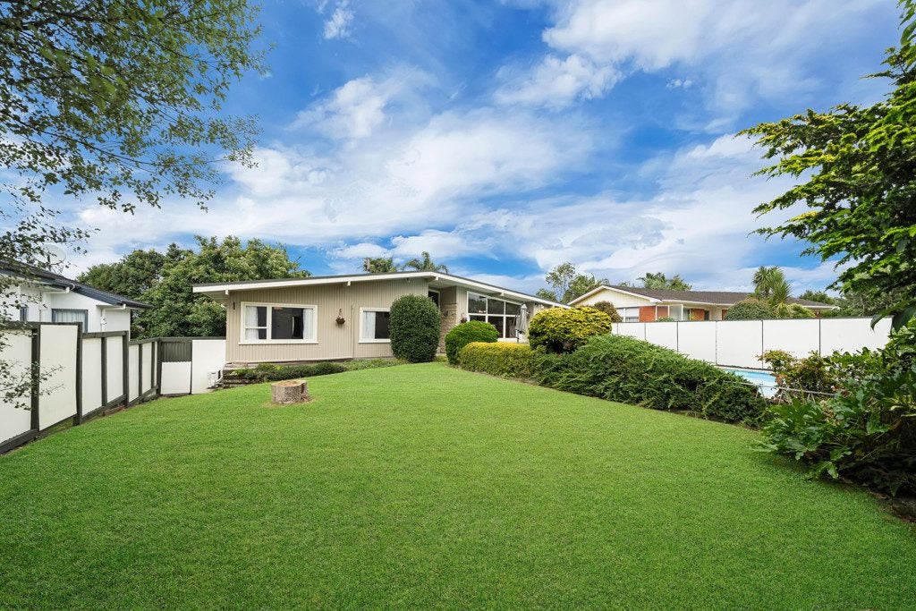 7 Bushlands Place, Opaheke, Papakura - Carousel 1