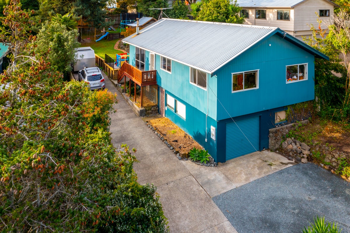 2 Penton Road, Stanmore Bay, Whangaparaoa - Carousel 1