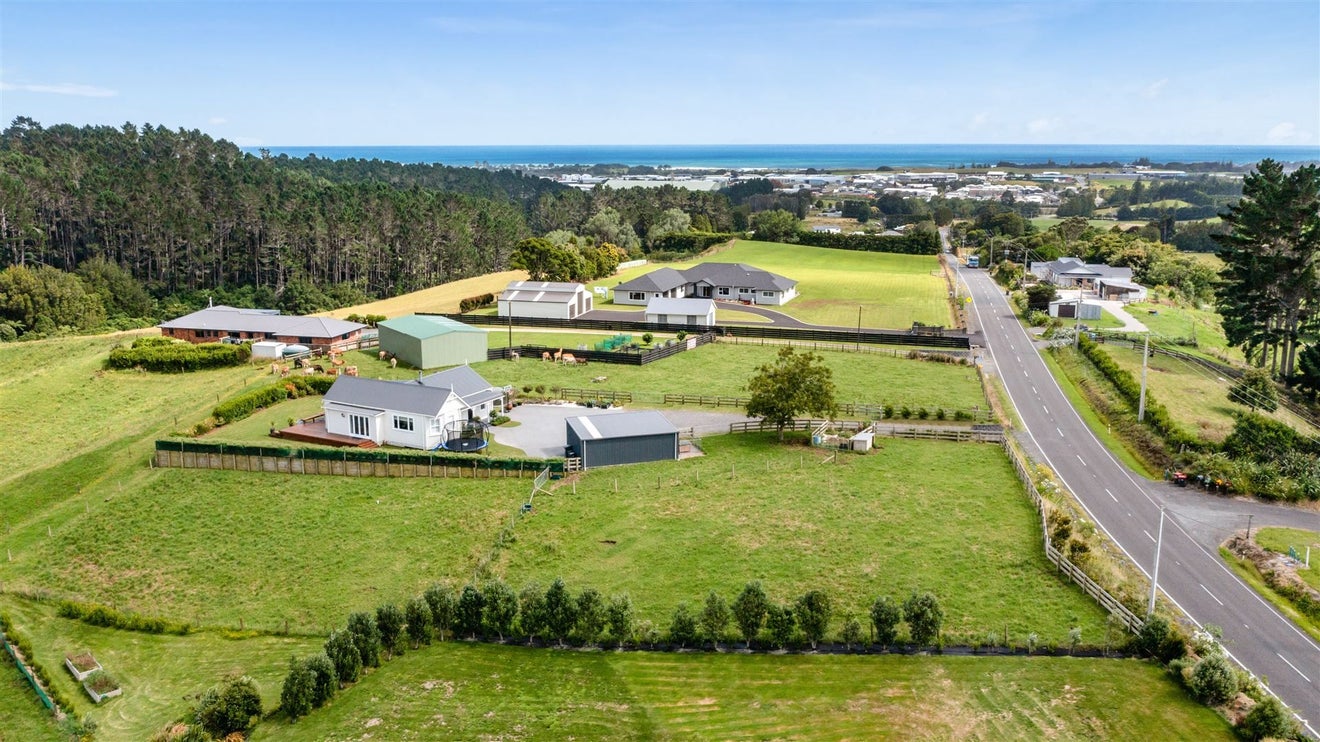 200 Egmont Road, Hillsborough, New Plymouth - Carousel 27