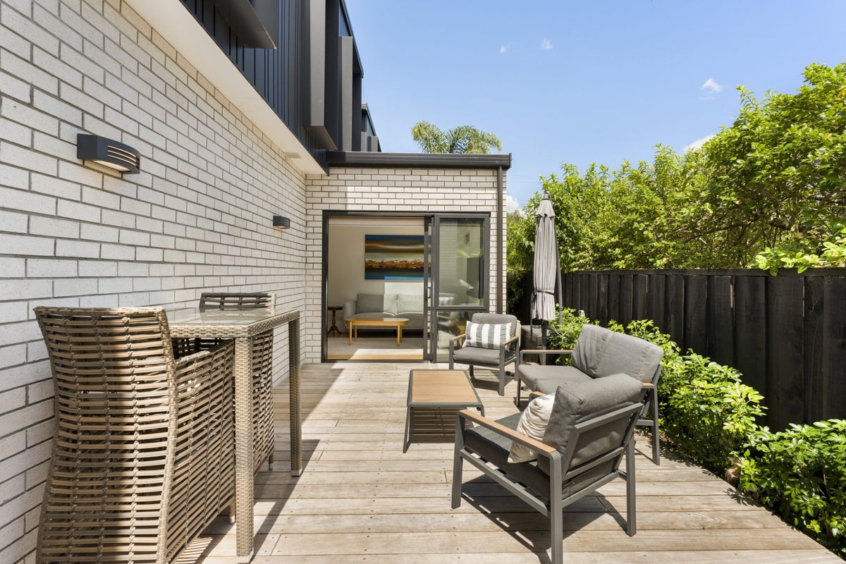 5B Hillcrest Avenue, Hillcrest, North Shore City, Auckland - Carousel 1