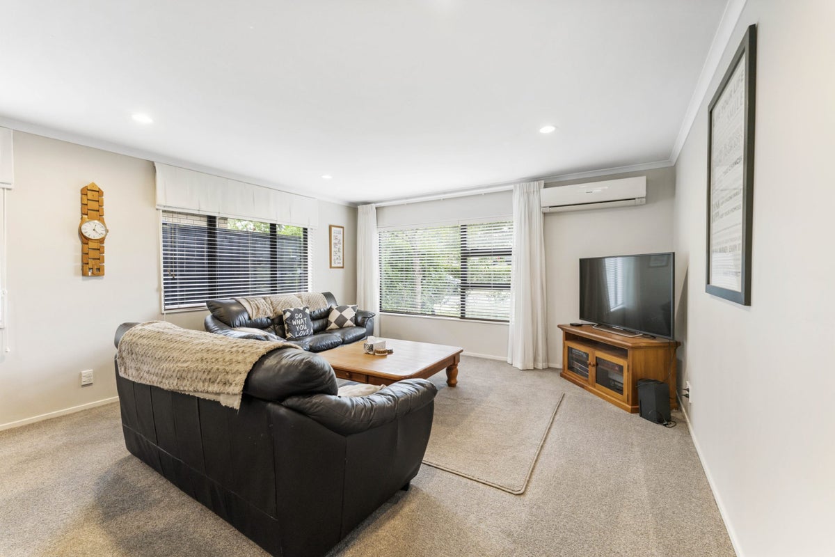 20 Springcrest Drive, Karaka, Papakura - Carousel 2