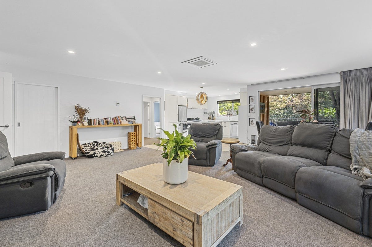 198 Seaview Road, Westown, New Plymouth - Carousel 2