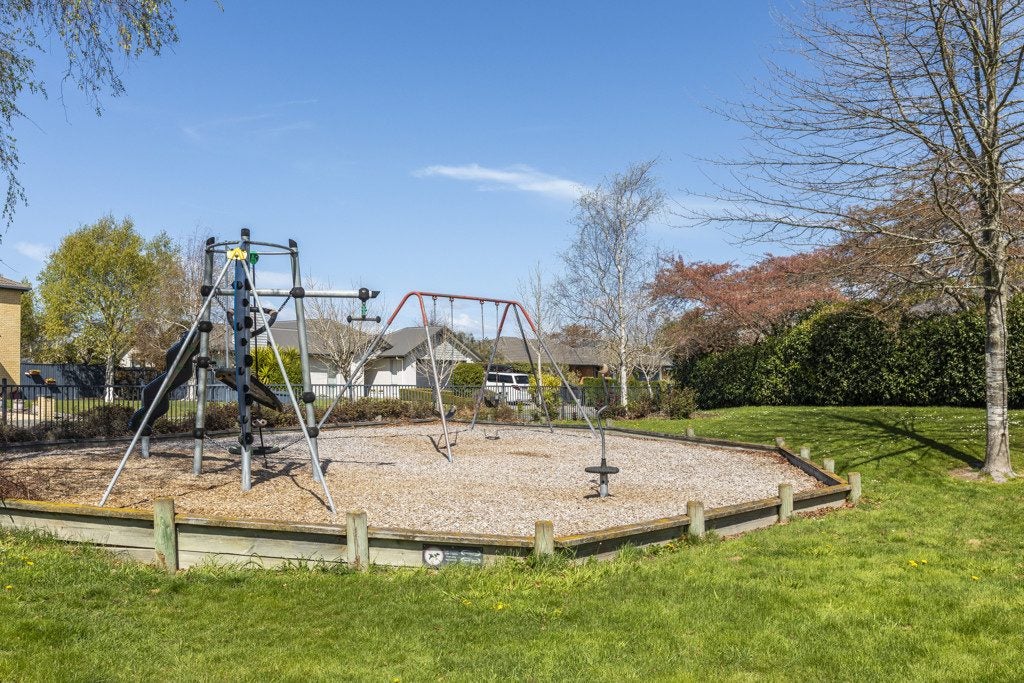 19 Parkside Crescent, Northwood, Christchurch - Carousel 24