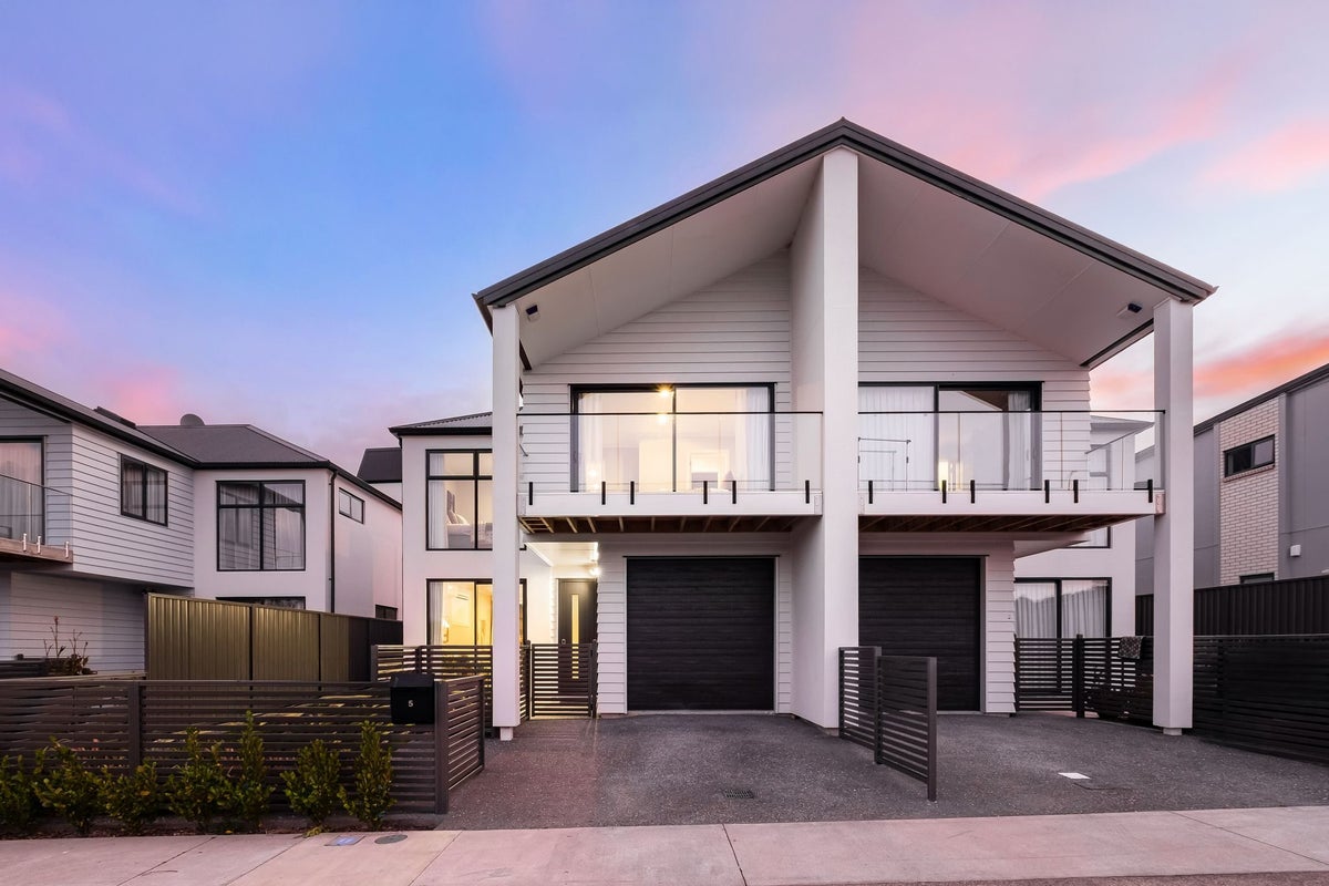 5 Koreke Close, Kenepuru, Porirua - Carousel 1
