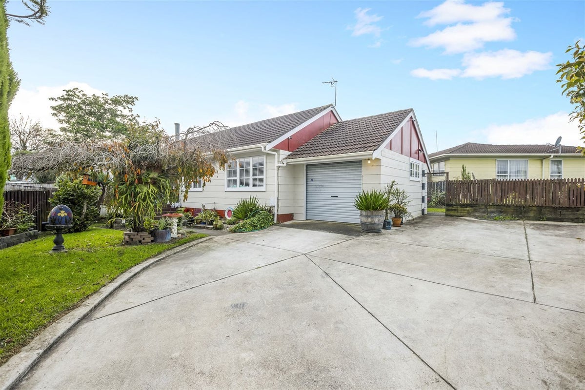 10 Helms Place, Manurewa, Auckland - Carousel 1