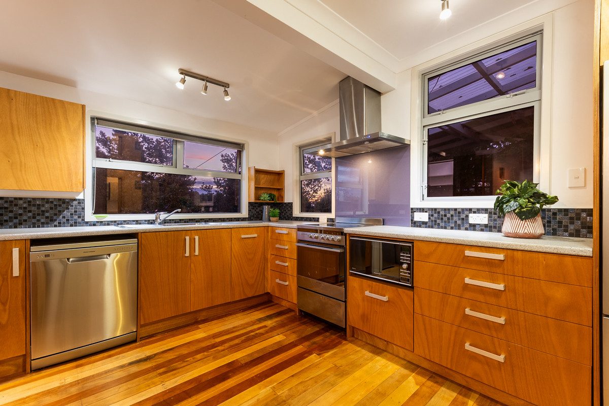 51 Tennis Court Road, Raumati South, Paraparaumu - Carousel 2