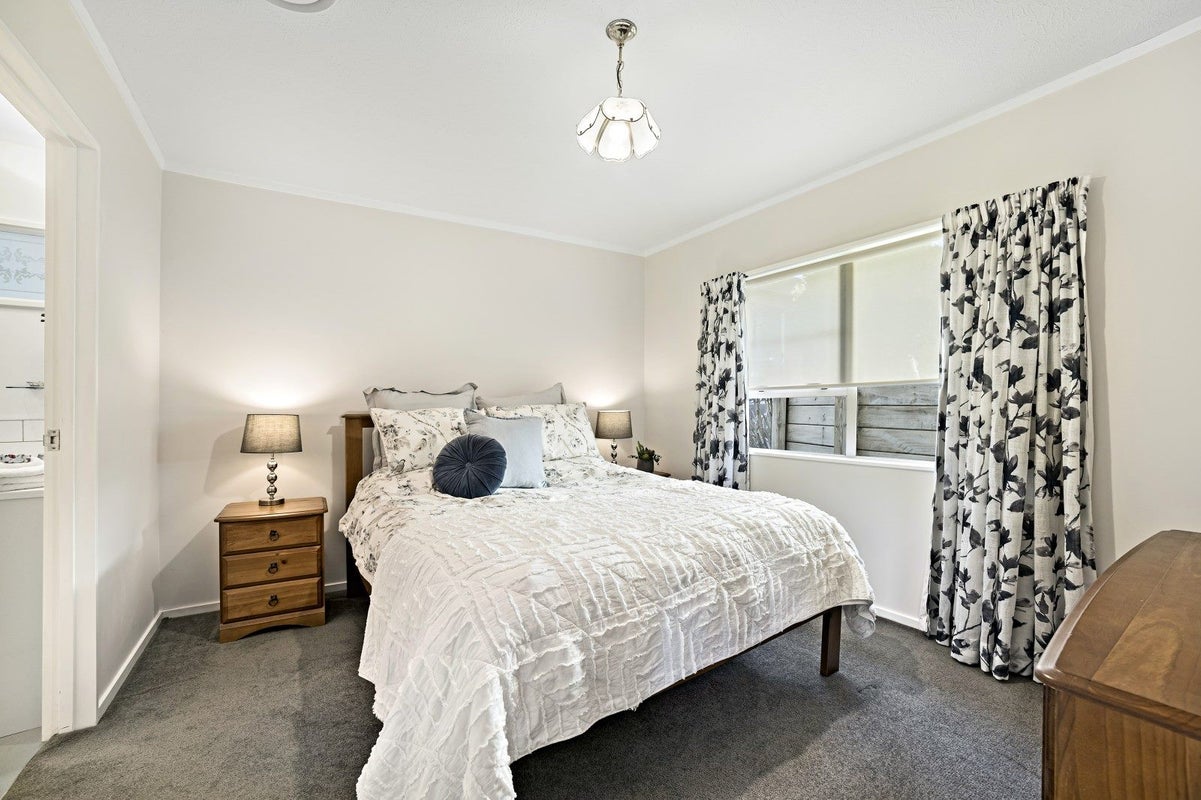 8B Sunningdale Lane, Woodridge, Wellington - Carousel 13