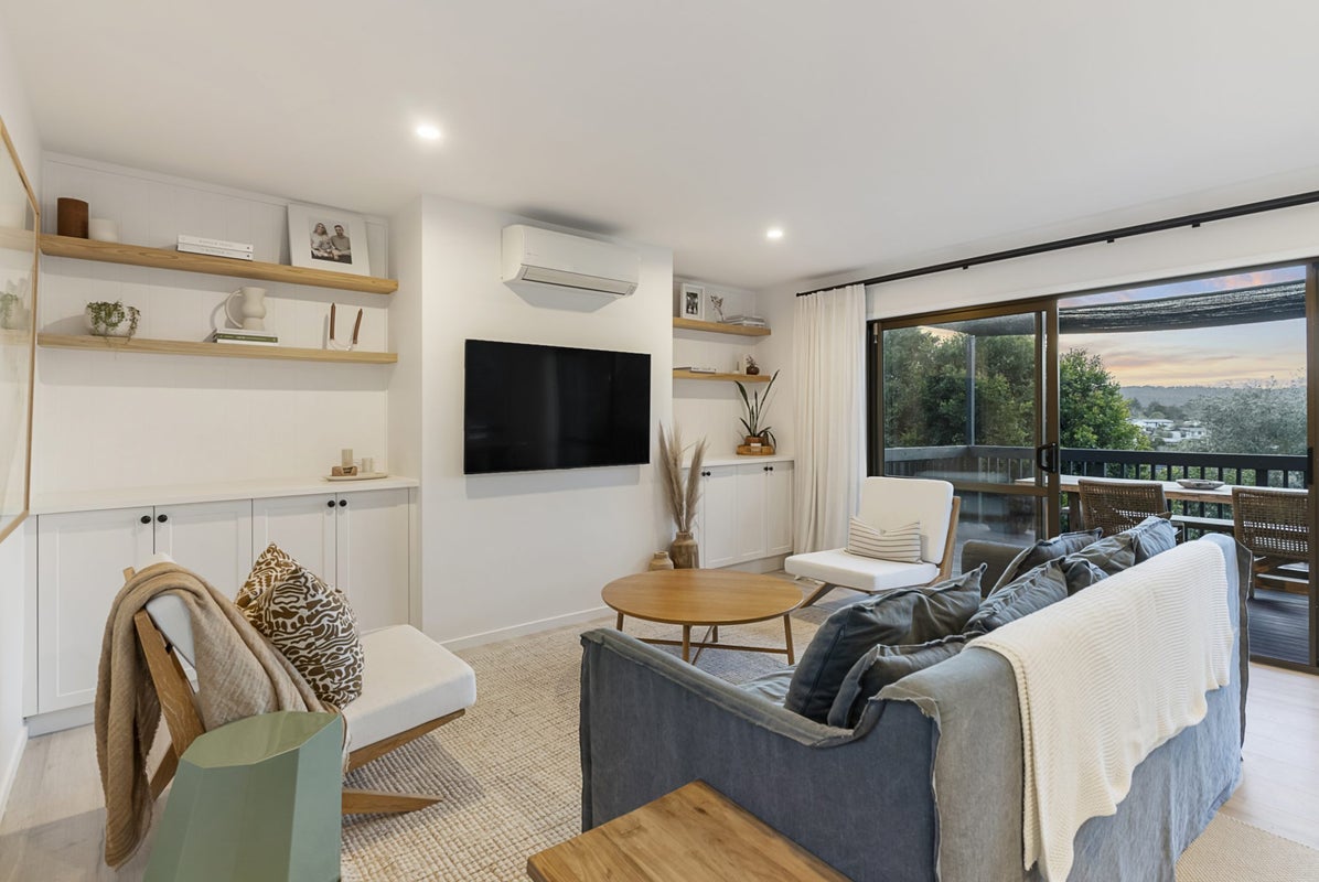 17A Hillcrest Road, Hatfields Beach, Orewa - Carousel 1